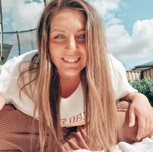 Meet your Posher, Simone